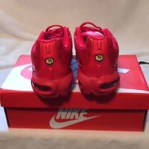 triple red air max plus